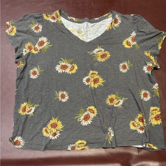 Floral Gray Women's Top - Picture 1 of 2